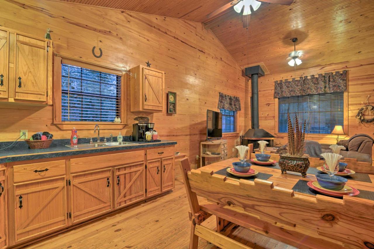 Hochatown Hideaway With Hot Tub, Grill And Fire Pit! Villa Stephens Gap Екстериор снимка